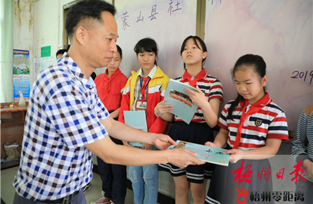 科普宣傳進(jìn)課堂 