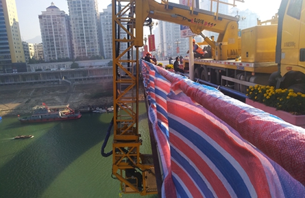 桂江一橋橋拱噴漆