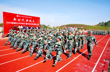 醫專新生接受檢閱